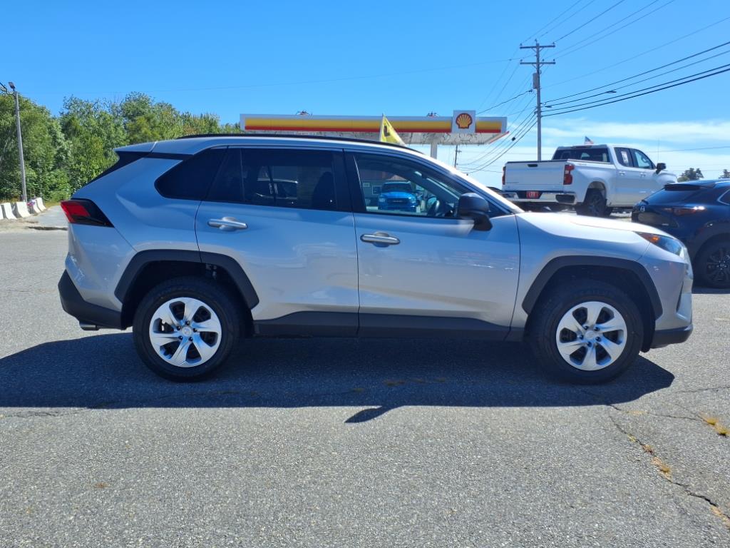 2020 Toyota RAV4 LE photo 3