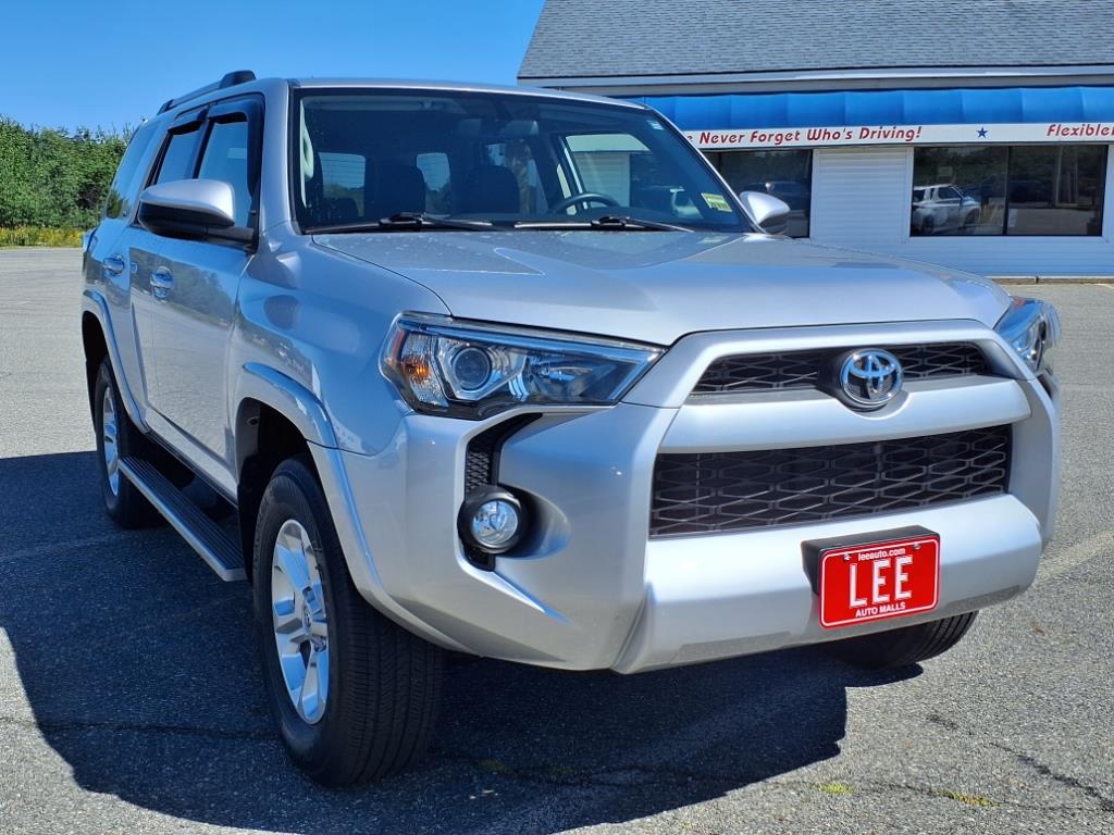 2019 Toyota 4Runner SR5 photo 3
