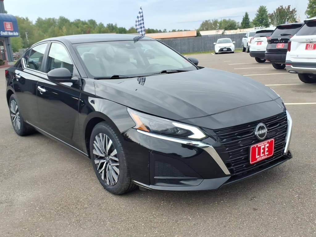 Used 2025 Nissan Altima 2.5 SV Sedan