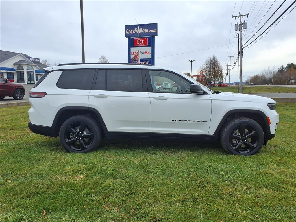 2023 Jeep Grand Cherokee Altitude photo 2
