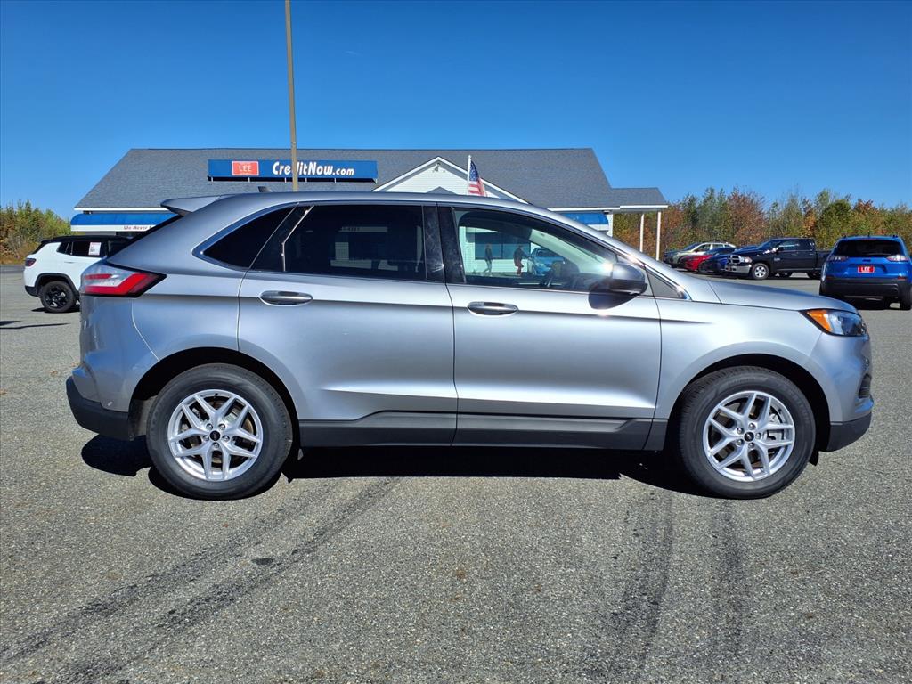 2023 Ford Edge SEL photo 3