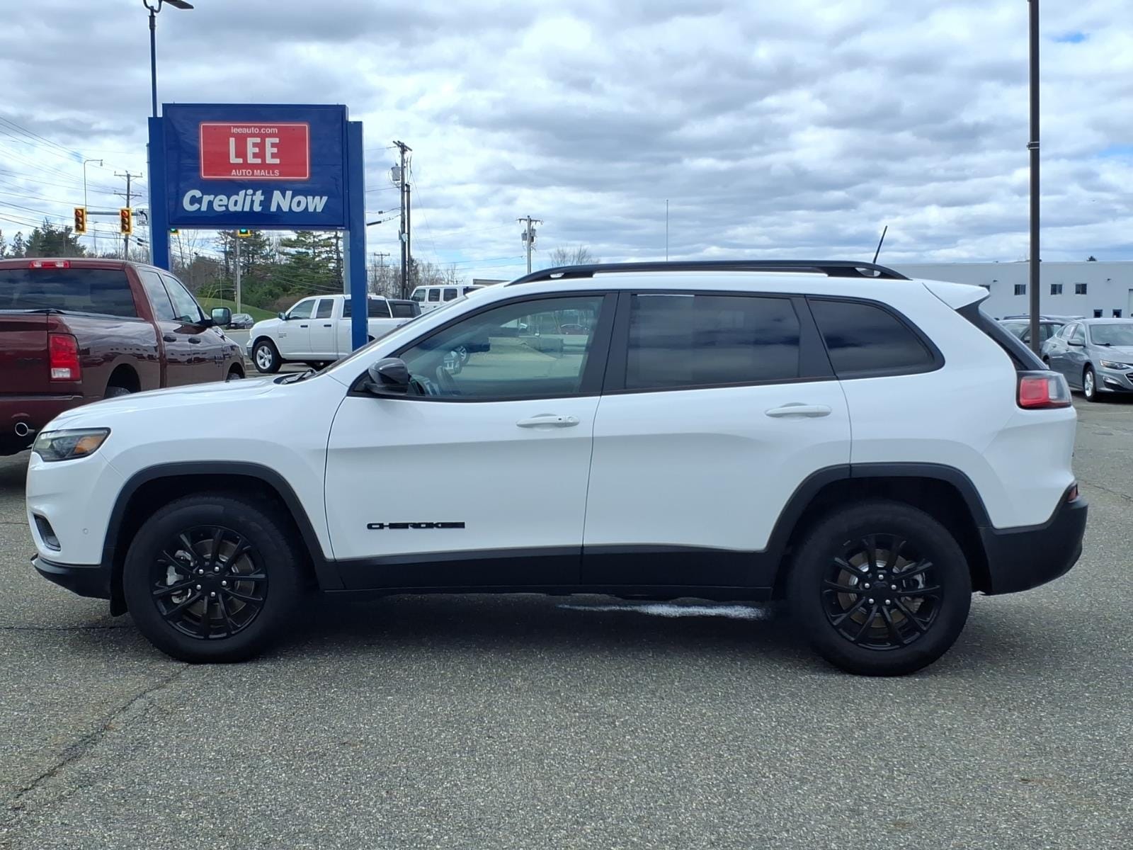 used 2023 Jeep Cherokee car, priced at $25,426