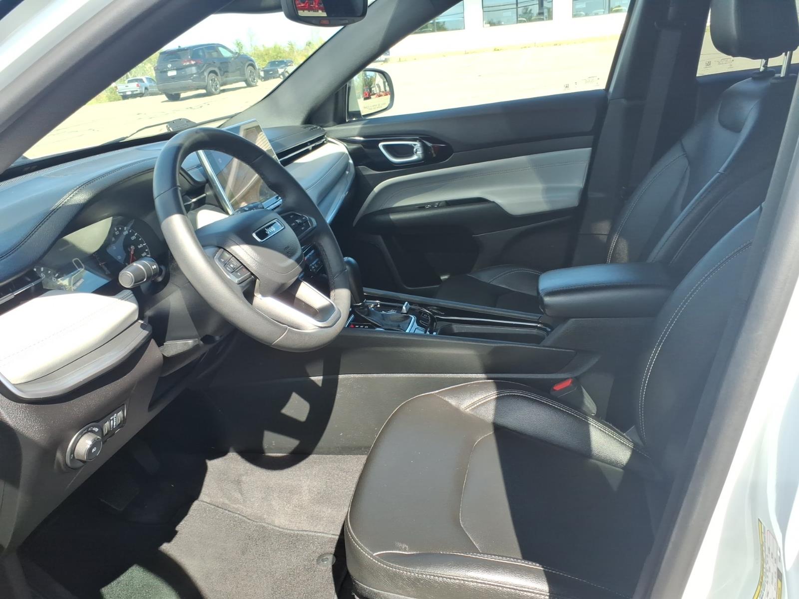 2025 Jeep Compass Limited - Photo 13