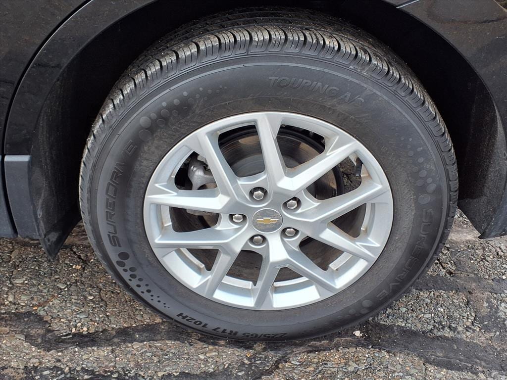 used 2024 Chevrolet Equinox car, priced at $23,555