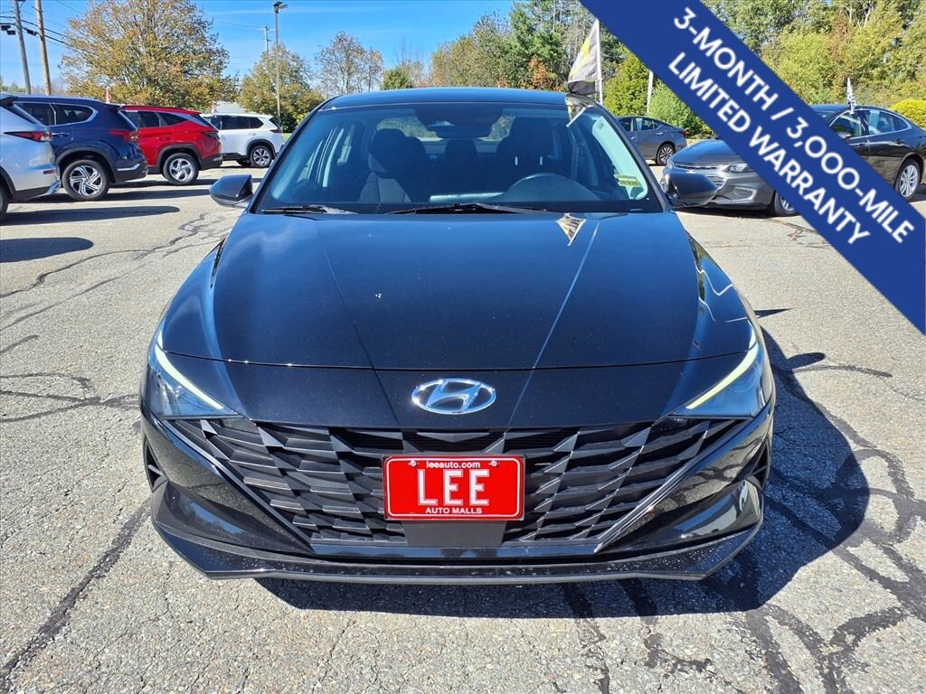 2023 Hyundai Elantra SEL photo 2