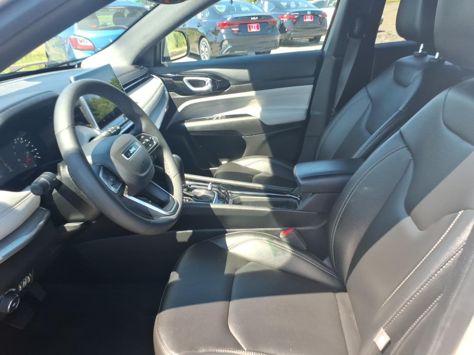 2025 Jeep Compass Limited - Photo 12