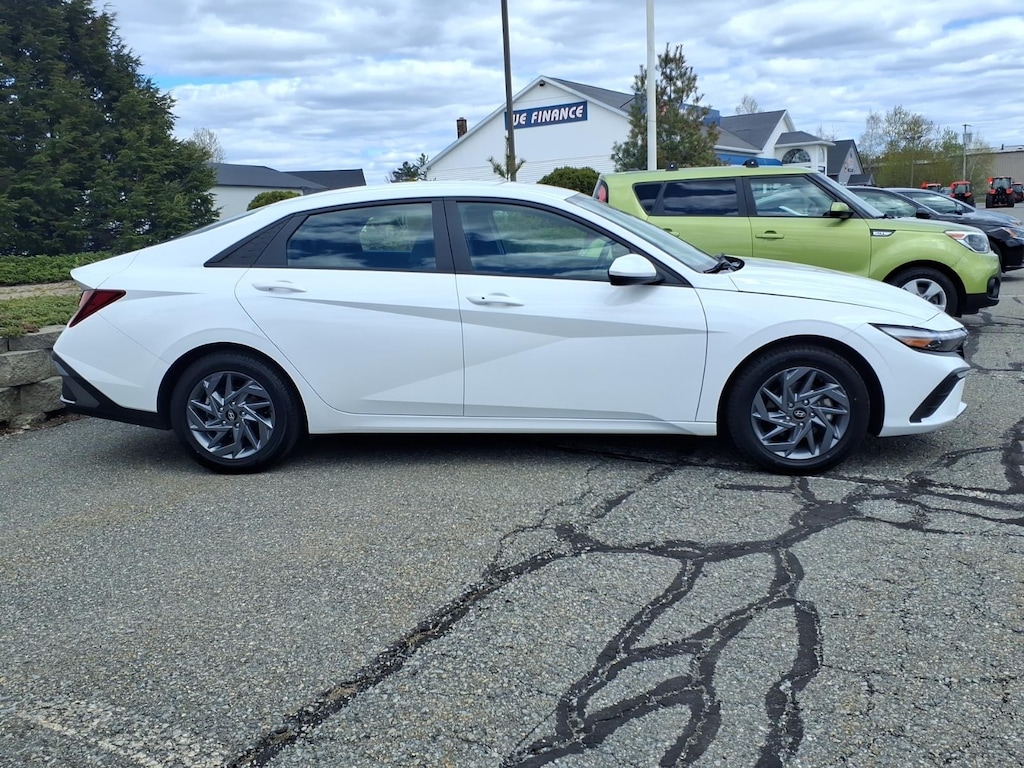 Used 2024 Hyundai Elantra SEL Sedan