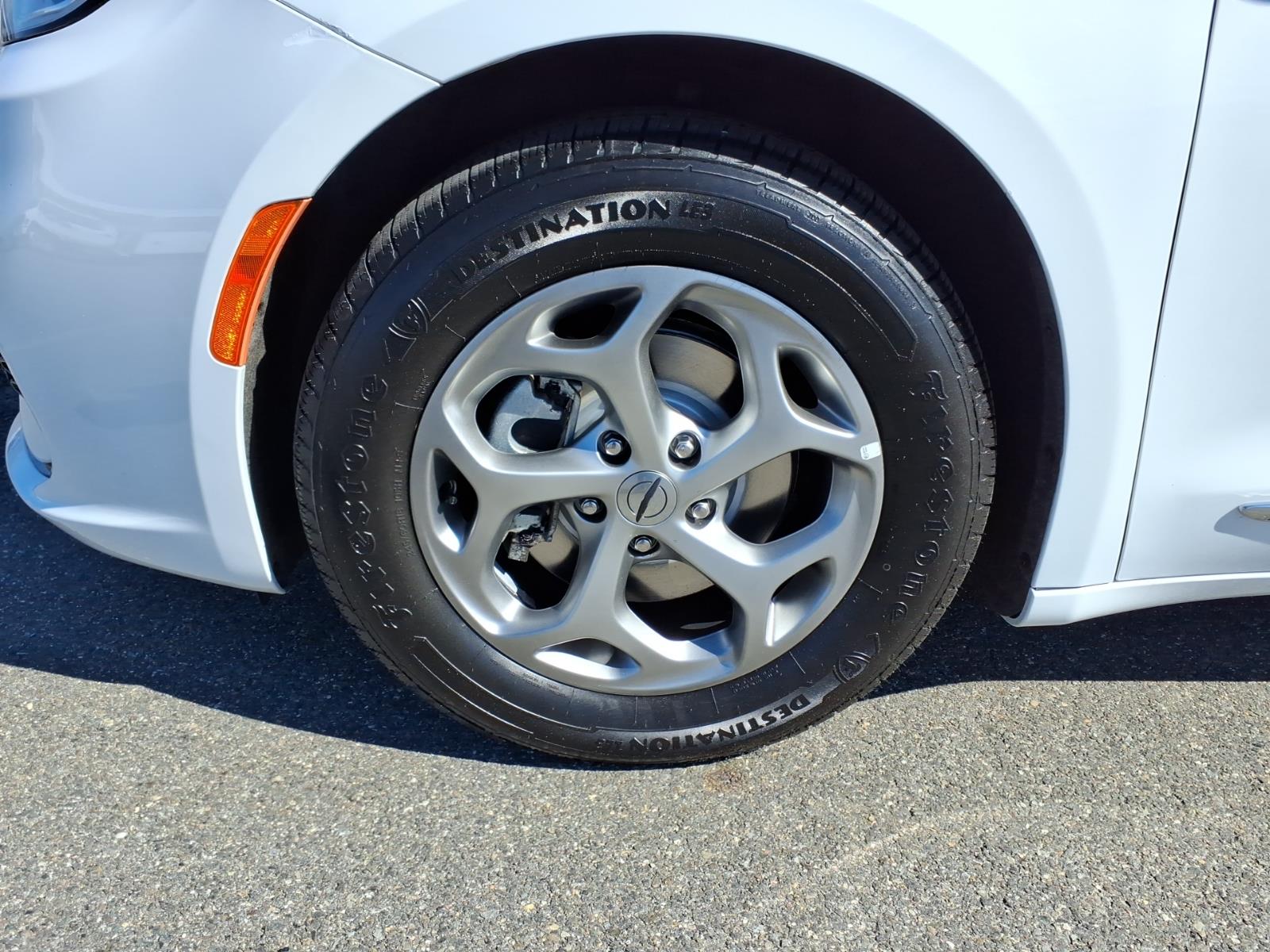 used 2023 Chrysler Pacifica car, priced at $29,333