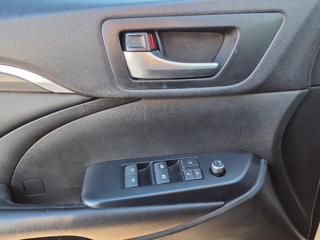 used 2019 Toyota Highlander car, priced at $28,888