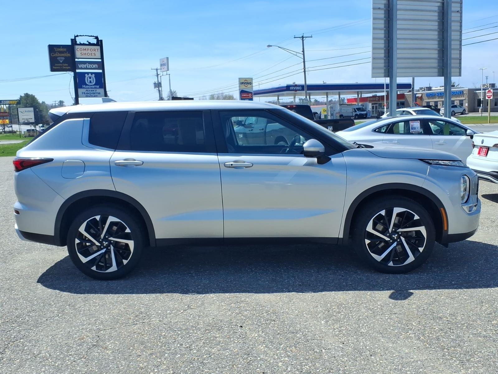 used 2024 Mitsubishi Outlander car, priced at $27,247