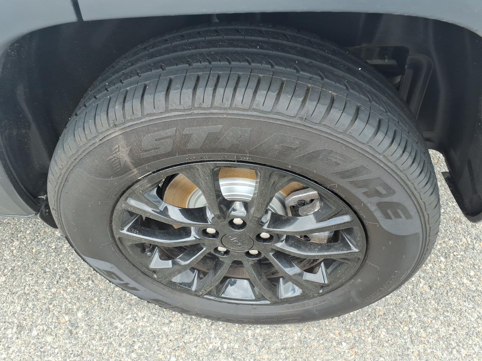 used 2023 Jeep Cherokee car, priced at $25,426