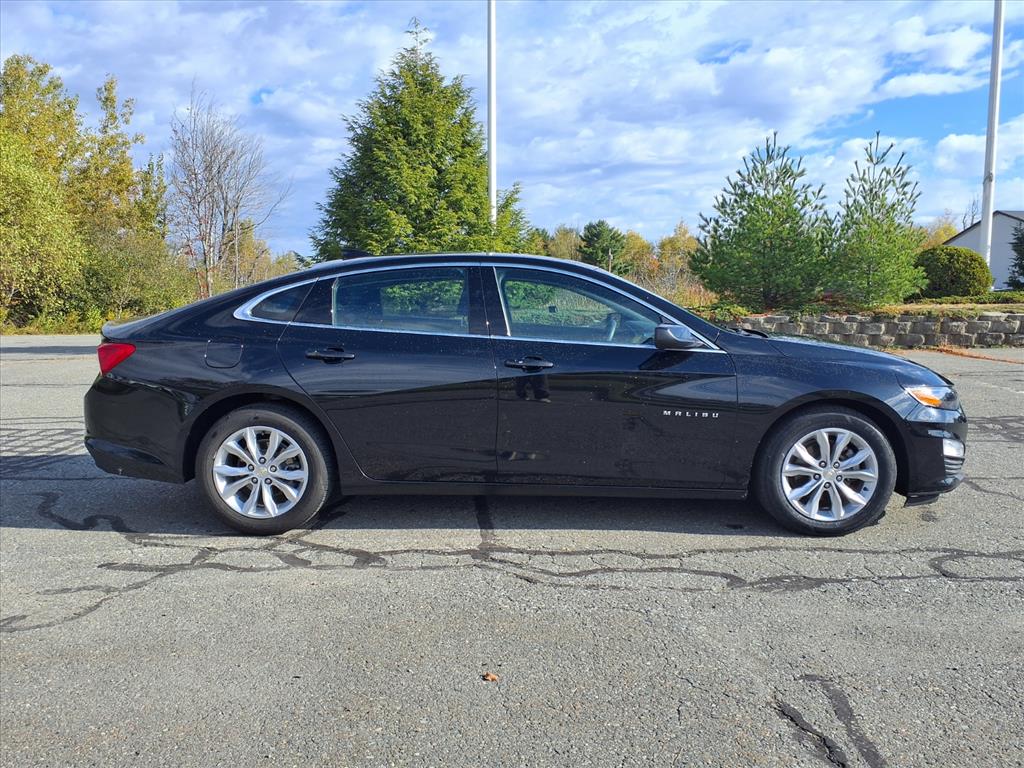 2023 Chevrolet Malibu 1LT photo 2