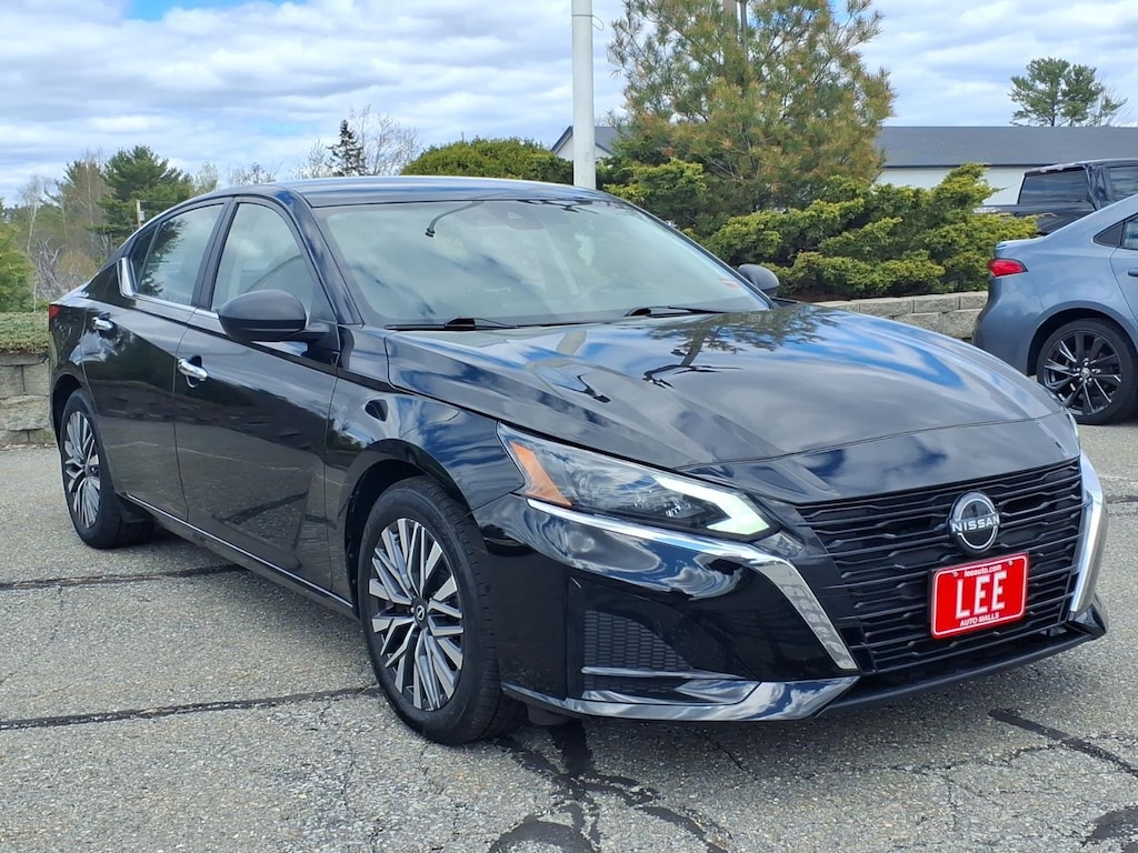 Used 2024 Nissan Altima 2.5 SV Sedan
