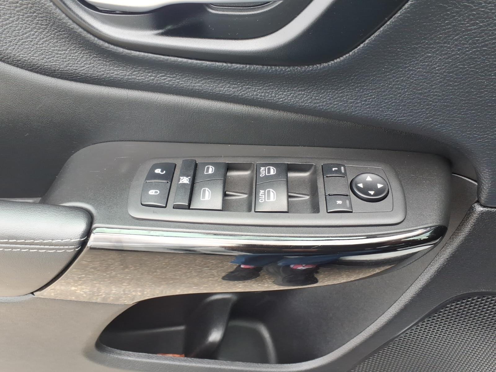 used 2023 Jeep Cherokee car, priced at $25,426