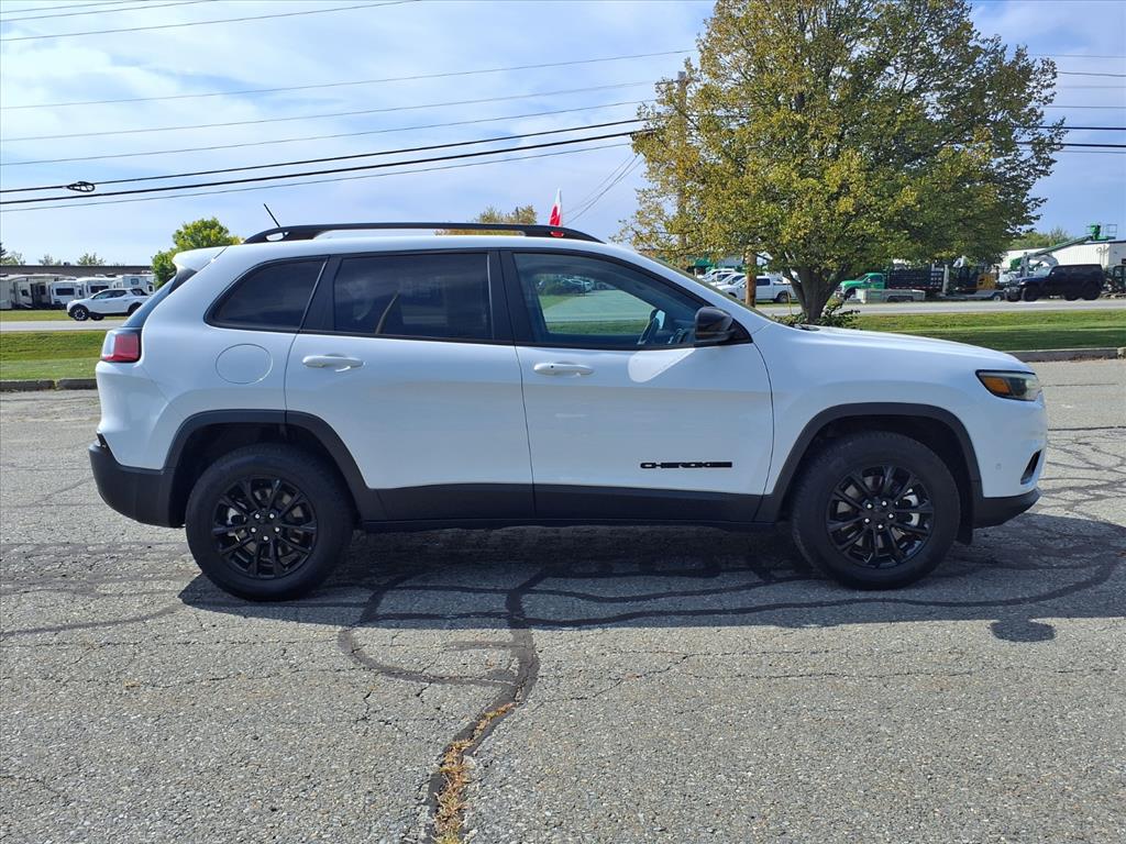 2023 Jeep Cherokee Altitude photo 3