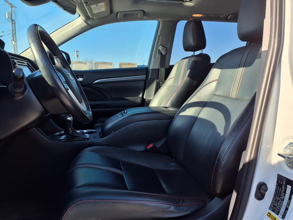 used 2019 Toyota Highlander car, priced at $28,888