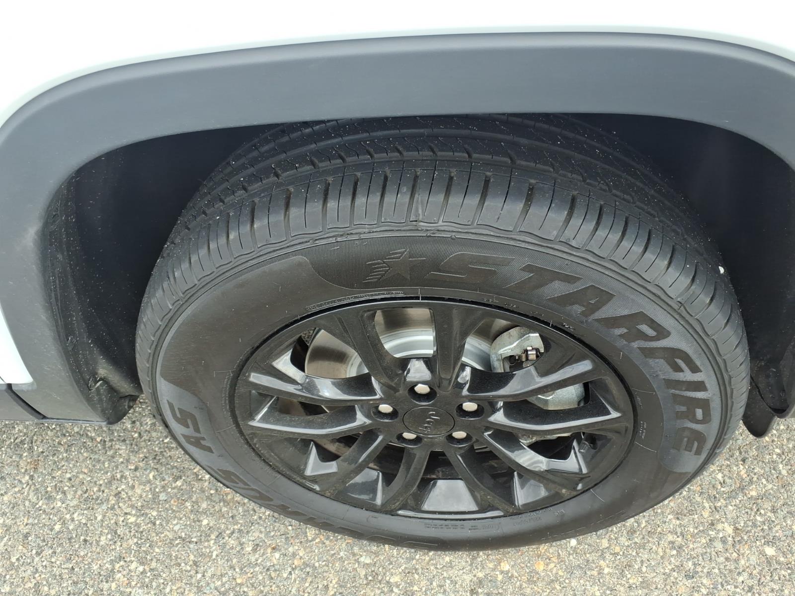 used 2023 Jeep Cherokee car, priced at $25,426