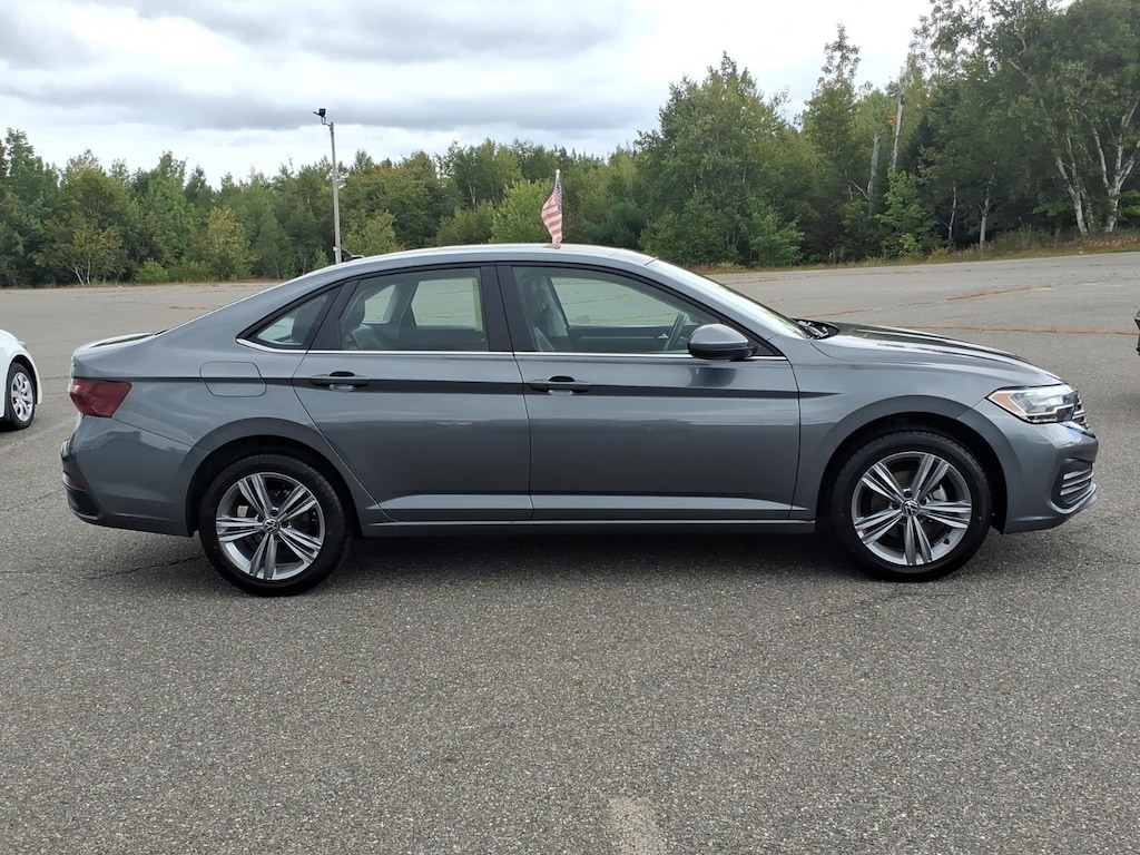 Used 2024 Volkswagen Jetta 1.5T SE Sedan