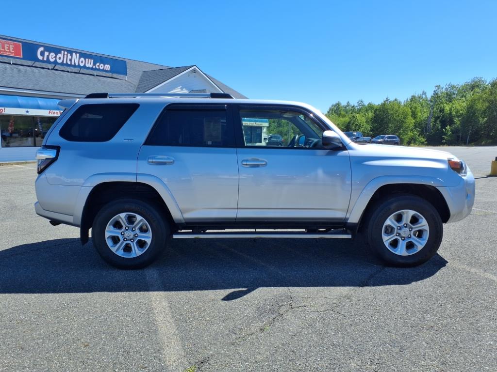 2019 Toyota 4Runner SR5 photo 4