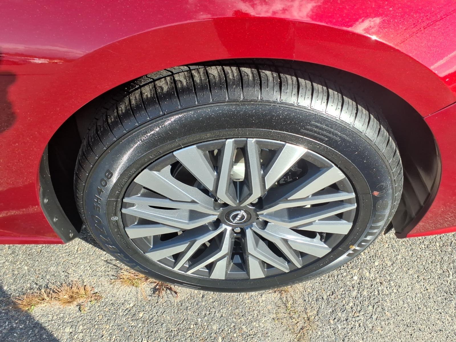 Used 2024 Scarlet Nissan 2.5 SV image 10