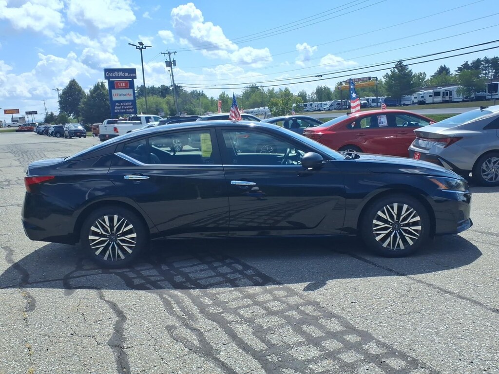 Used 2024 Nissan Altima 2.5 SV Sedan