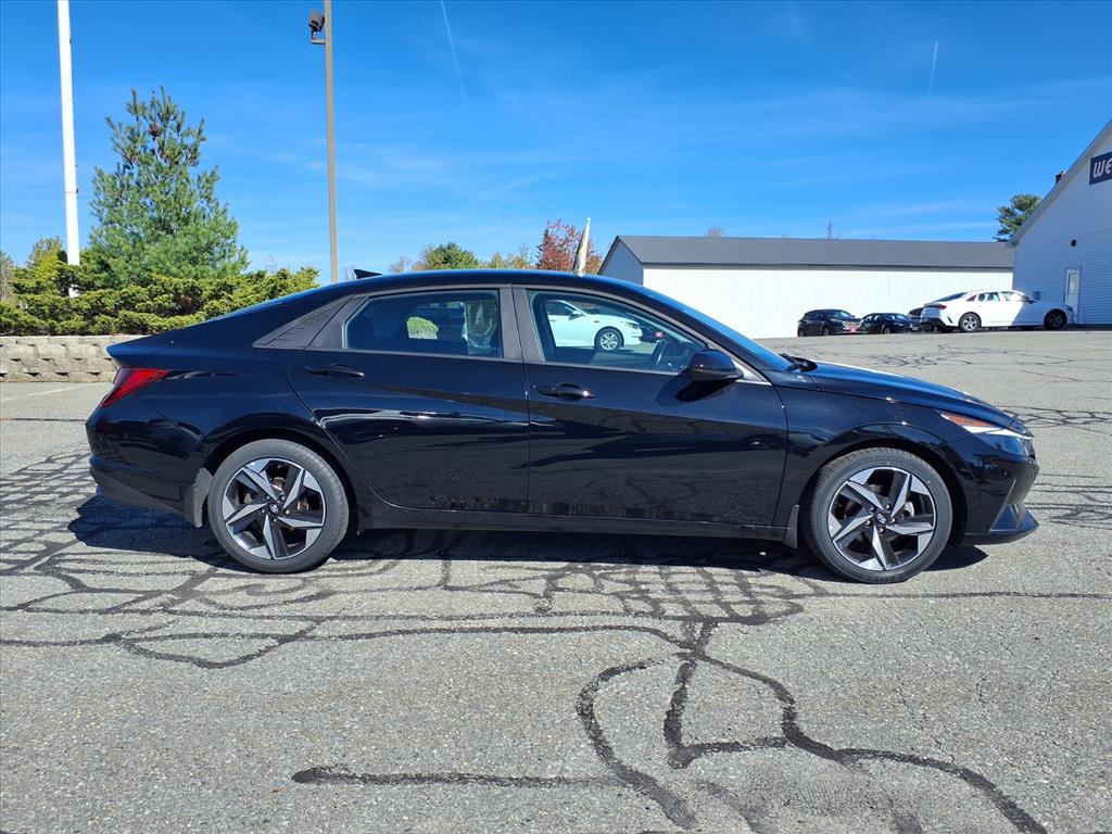2023 Hyundai Elantra SEL photo 4