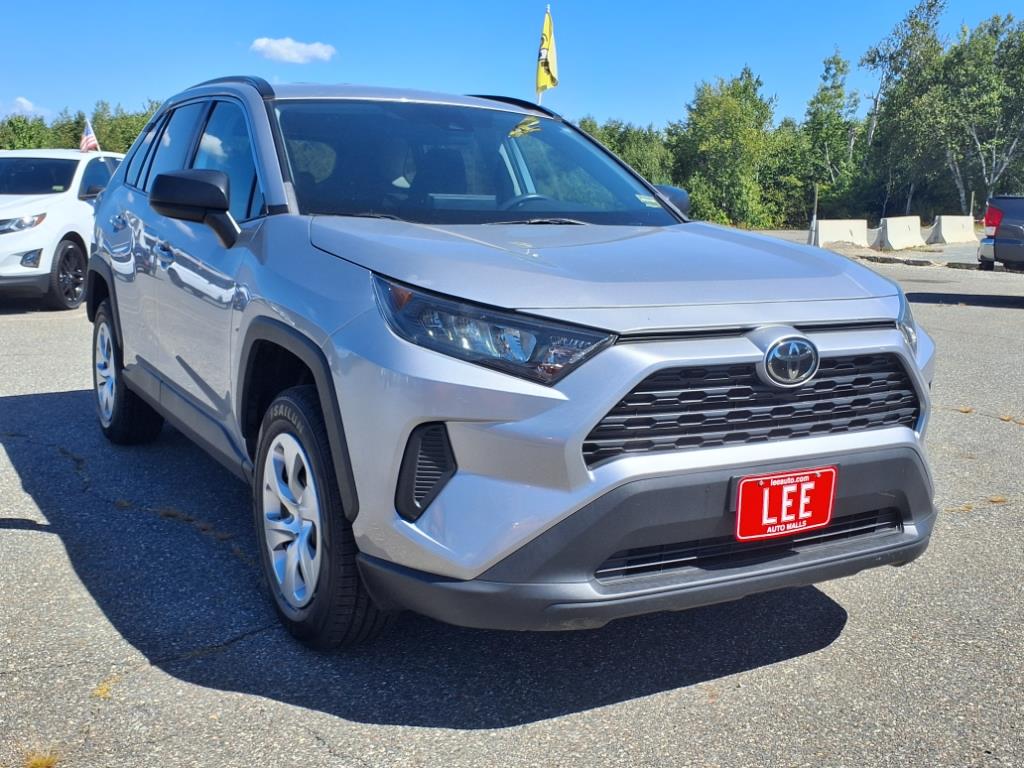 2020 Toyota RAV4 LE photo 2