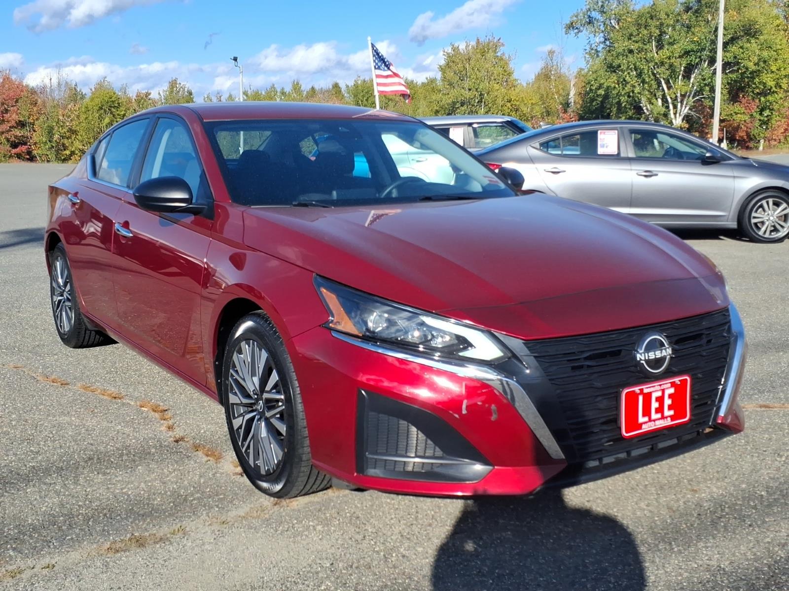 Used 2024 Scarlet Nissan 2.5 SV image 3