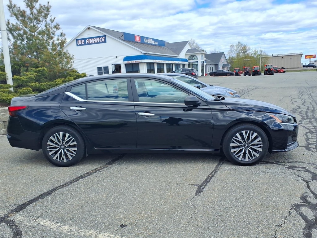 Used 2024 Nissan Altima 2.5 SV Sedan
