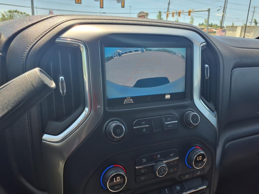 2021 Chevrolet Silverado 1500 LT photo 3