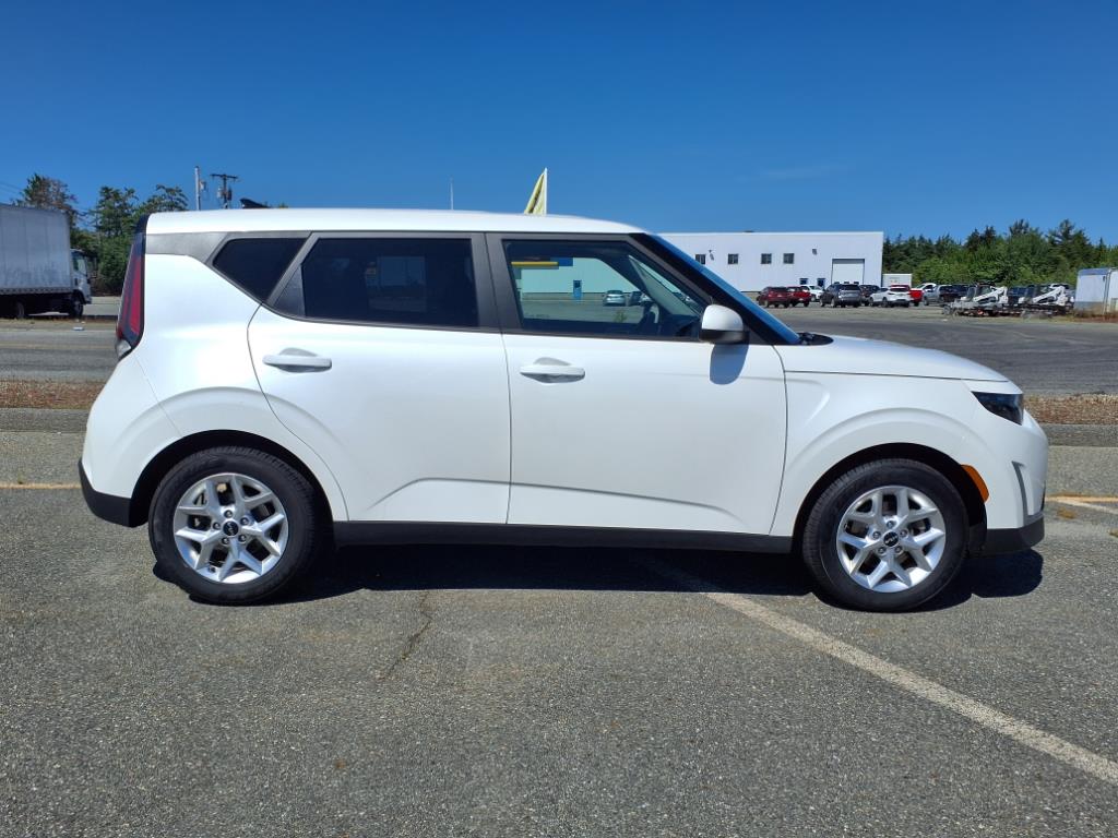 2023 Kia Soul LX photo 4