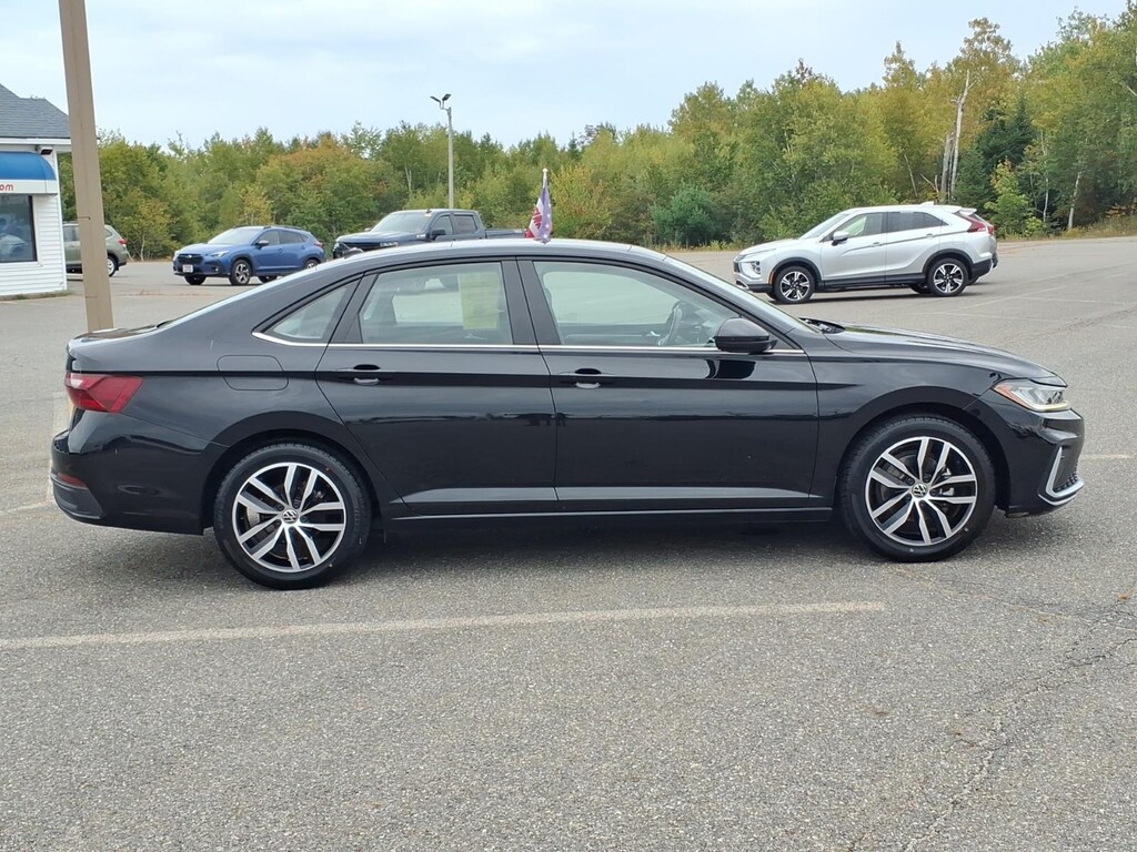 Used 2025 Volkswagen Jetta 1.5T SE Sedan