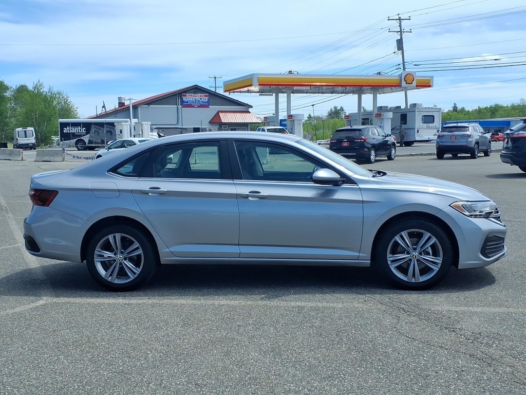 Used 2024 Volkswagen Jetta 1.5T SE Sedan