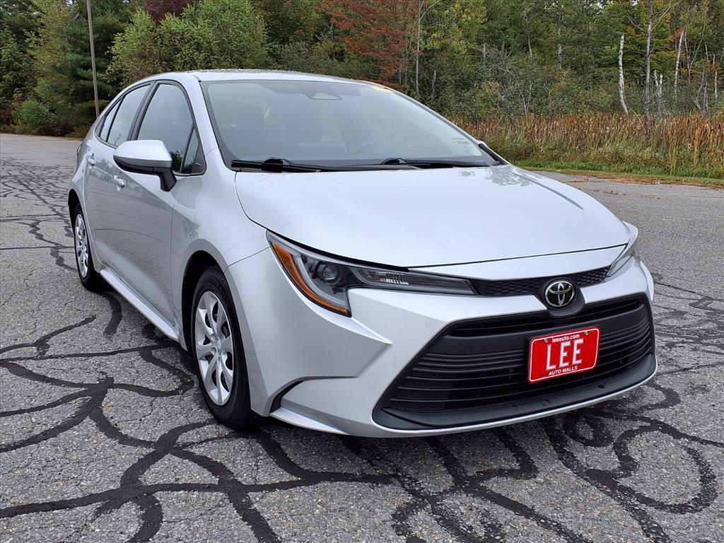 2023 Toyota Corolla LE photo 3