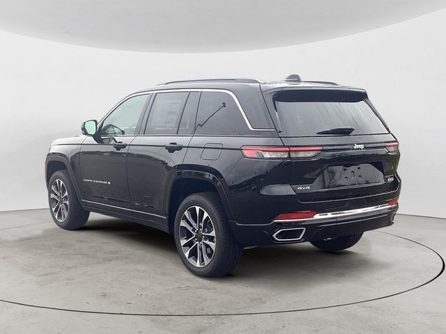 2025 Jeep Grand Cherokee Overland photo 2