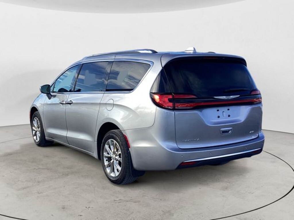 Used 2021 Chrysler Pacifica Touring L Minivan/Van