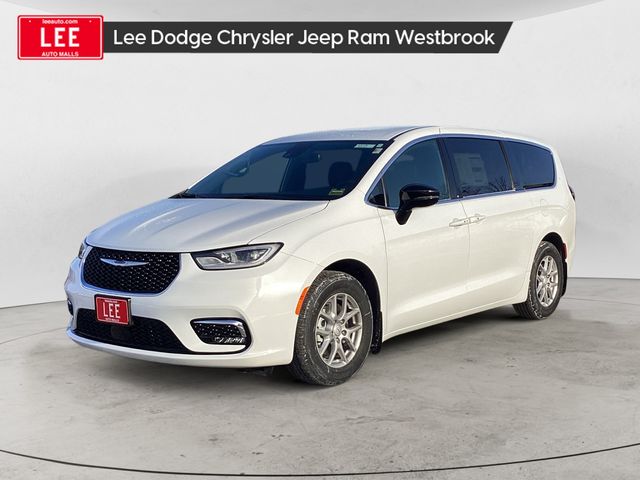2026 Chrysler Pacifica Select's photo
