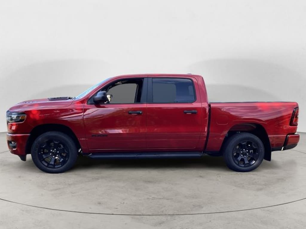 New 2026 Ram 1500 EXPRESS CREW CAB 4X4 5'7 BOX Pickup