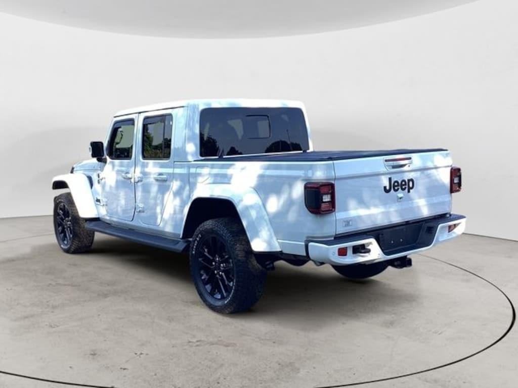 Used 2023 Jeep Gladiator Overland Truck