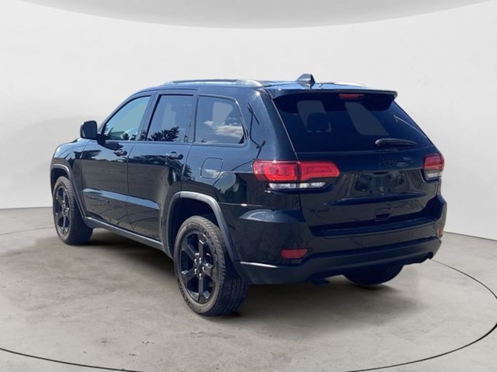 Used 2018 Jeep Grand Cherokee Laredo SUV