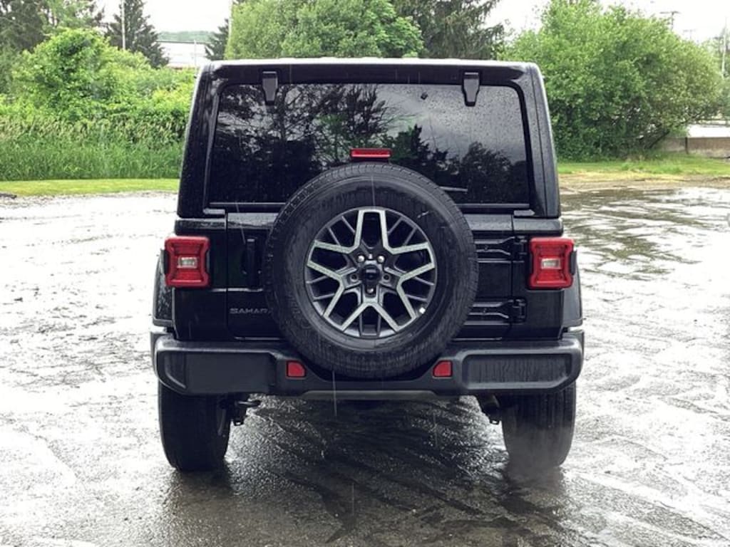 Certified 2025 Jeep Wrangler Sahara SUV