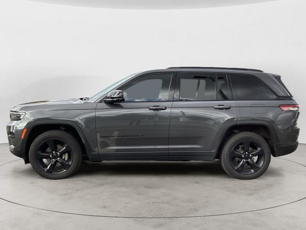 Used 2022 Jeep Grand Cherokee Altitude SUV