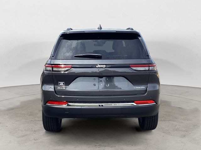 2025 Jeep Grand Cherokee Laredo photo 3