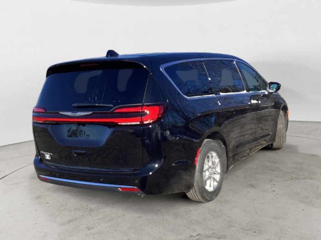 New 2026 Chrysler Pacifica SELECT Passenger Van