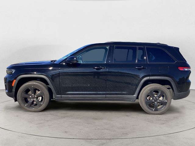 2023 Jeep Grand Cherokee Altitude photo 2