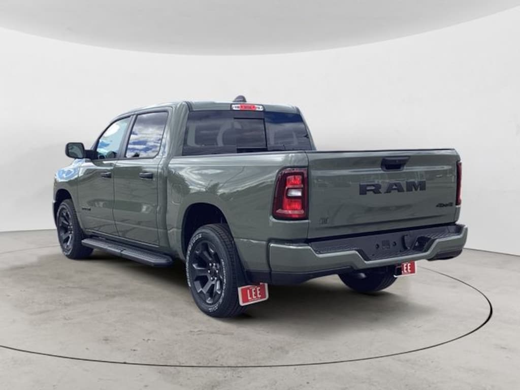 New 2026 Ram 1500 EXPRESS CREW CAB 4X4 5'7 BOX Pickup