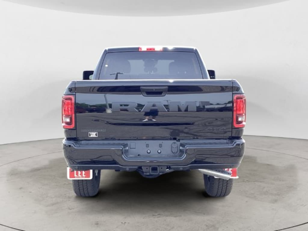New 2026 Ram 2500 BIG HORN CREW CAB 4X4 6'4 BOX Pickup