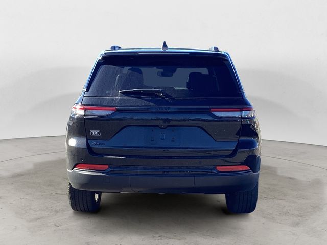 2023 Jeep Grand Cherokee Altitude photo 4