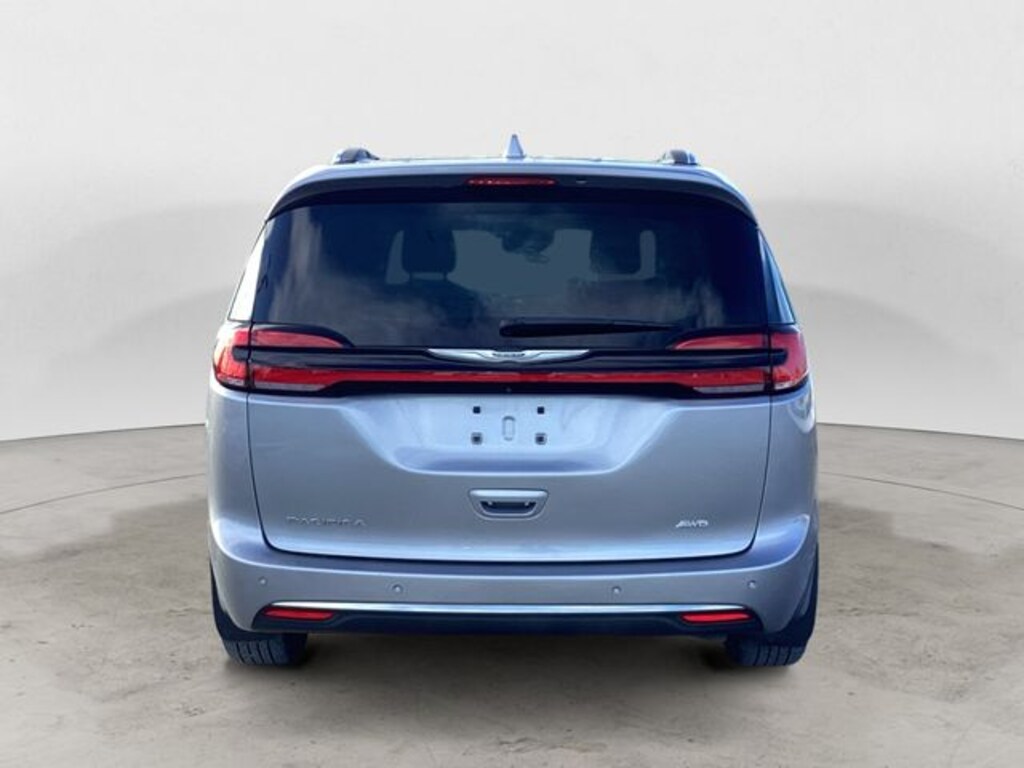 Used 2021 Chrysler Pacifica Touring L Minivan/Van
