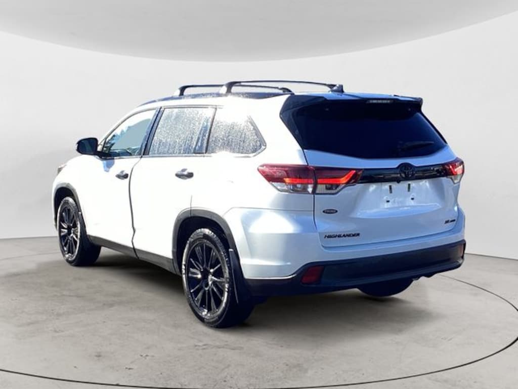 Used 2019 Toyota Highlander SE SUV
